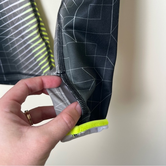 Nike Pro Thermal Dri Fit Long Sleeve 1/2 Zip Pullover Geo Print XS Athletic Gym - Picture 3 of 8